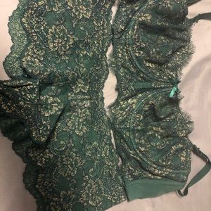 Cute bra and panty set